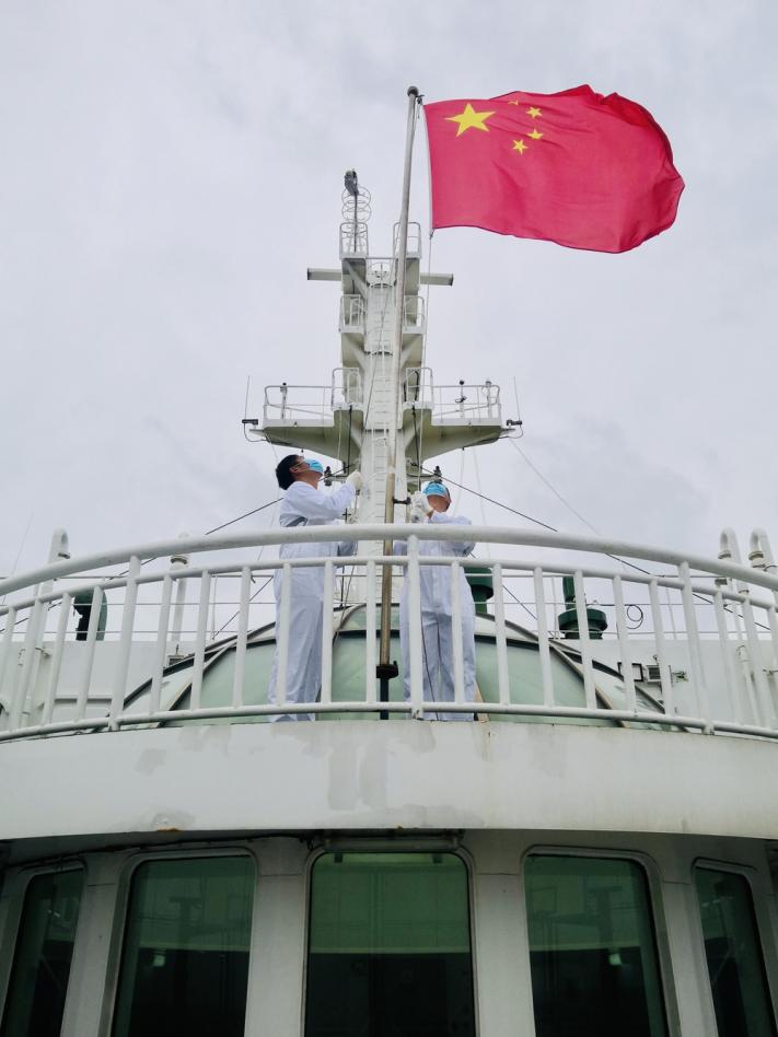 说明: D:\精神文明\评测指标I-4 丰富校园文化，打造特色品牌\II-15 文化育人\图1-8. “育明”轮升旗仪式-2021.9.30.jpeg图1-8. “育明”轮升旗仪式-2021.9.30