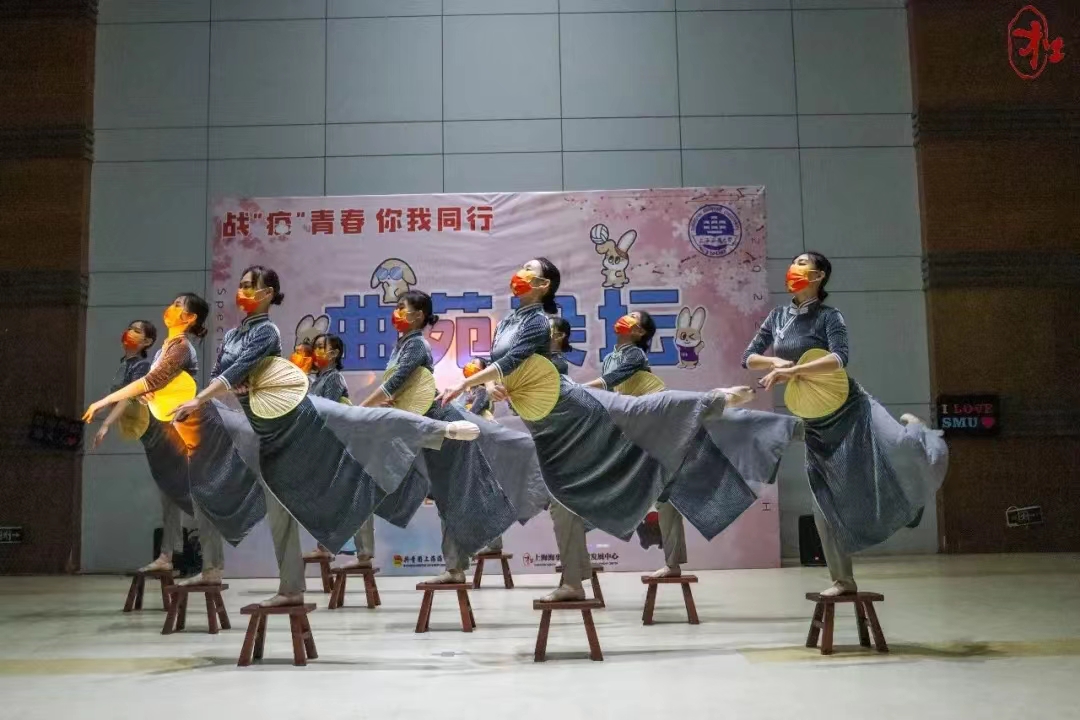 说明: D:\精神文明\评测指标I-4 丰富校园文化，打造特色品牌\II-15 文化育人\图3-3. “曲苑杂坛”云舞台-2022.3.19.jpg.jpg图3-3. “曲苑杂坛”云舞台-2022.3.19.jpg