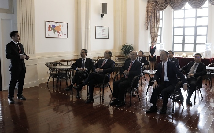 听取技术中心汇报