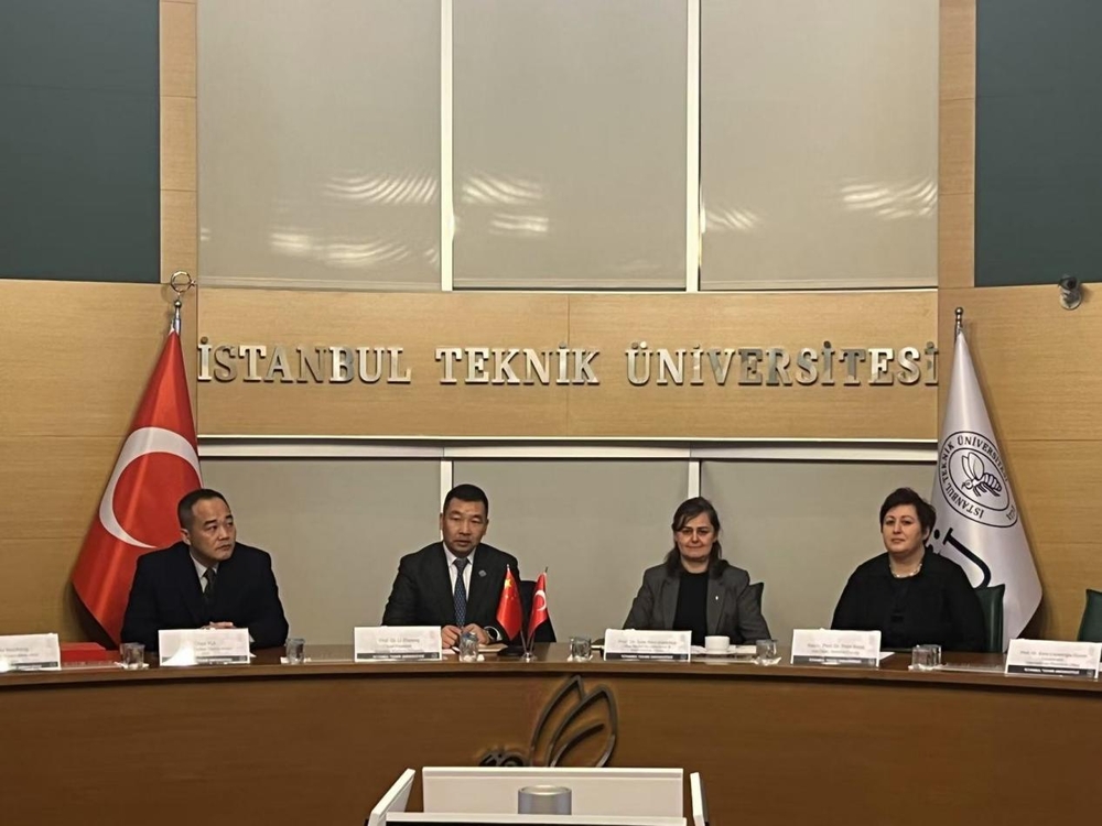 与伊斯坦布尔科技大学副校长伊佩克•阿金•卡拉迪亚伊教授等座谈交流