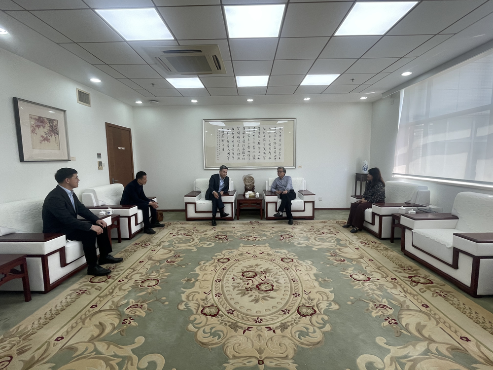 初北平校长与许明月教授座谈