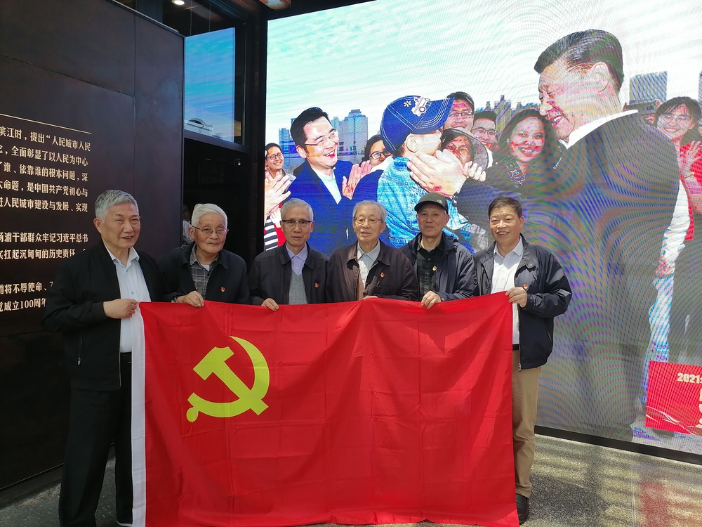 支部党员合影