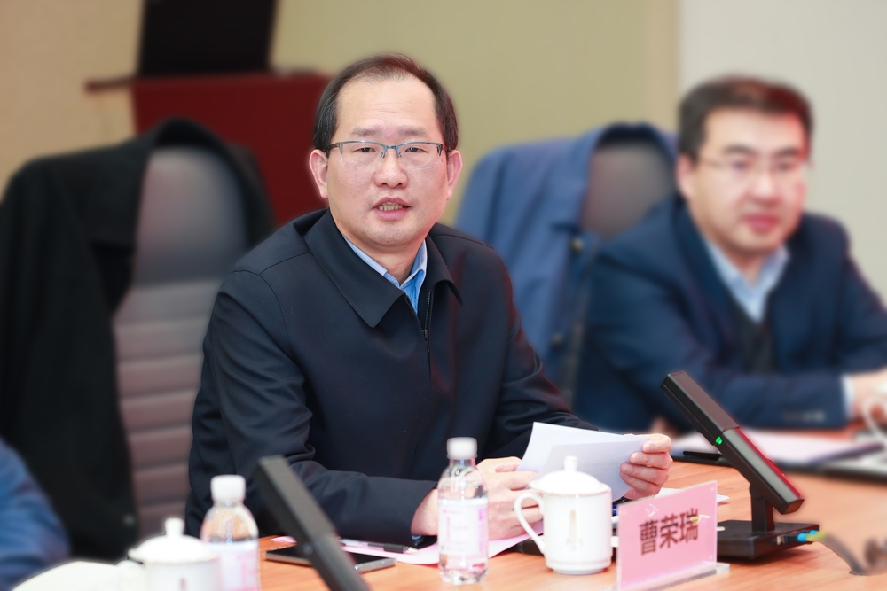 曹荣瑞副书记作交流发言