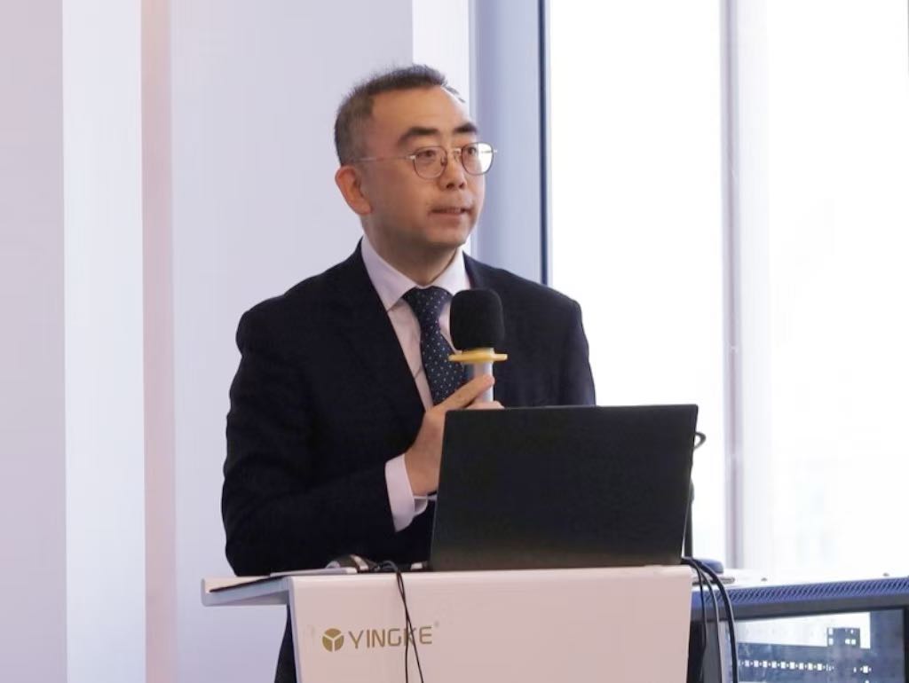 严大龙主持智库沙龙活动