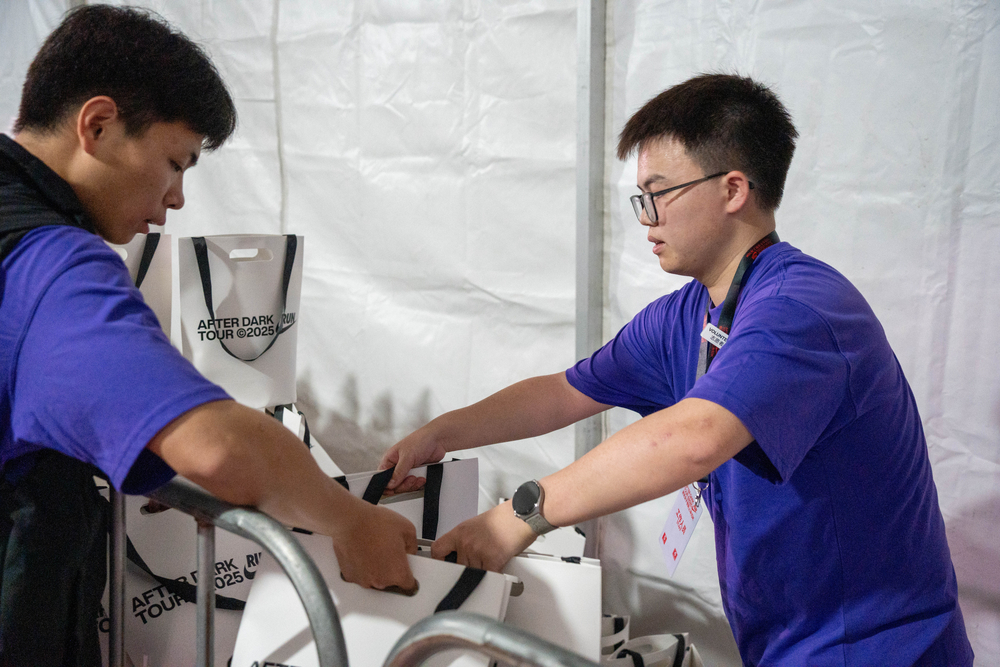 志愿者服务瞬间（2）