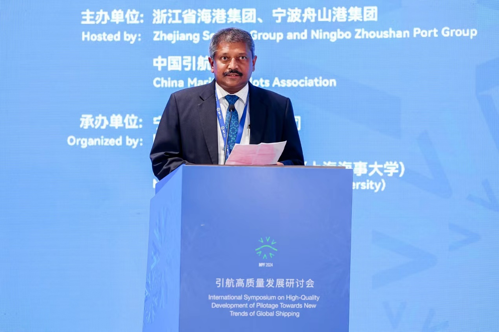 斯里兰卡港口管理局局长德曼拉尔·维拉辛致辞