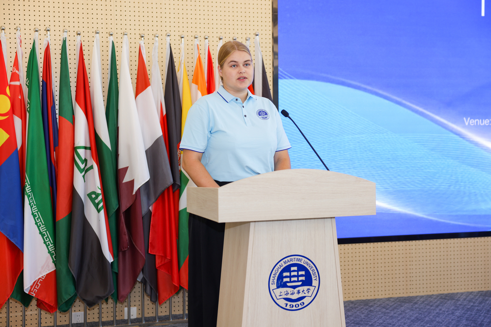 博士生新生代表柯兰（Kran De Schepper，比利时）发言