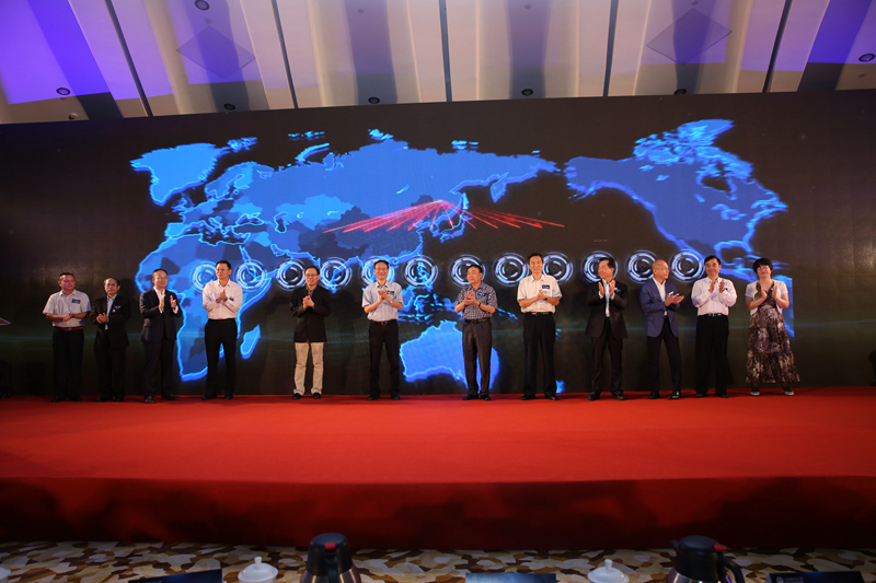 与会校友为上海海事大学110周年华诞送祝福