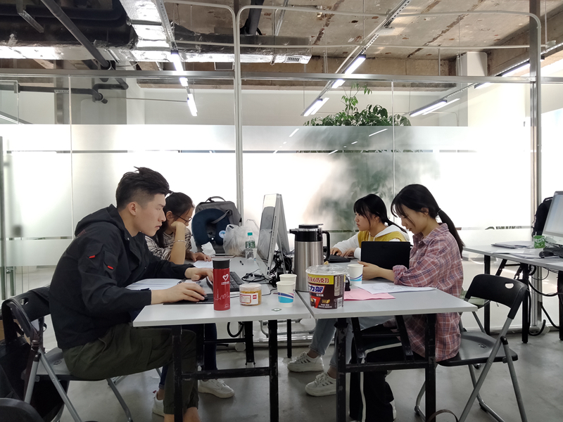 晚宴组志愿者工作中