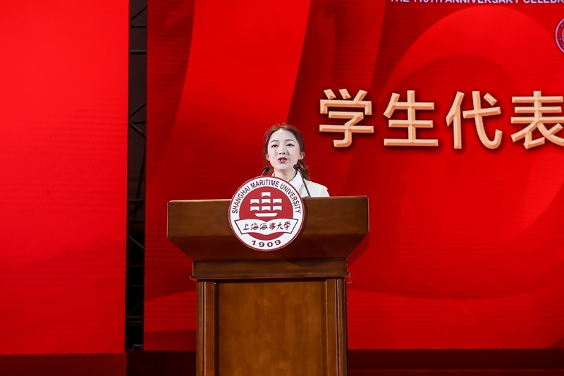 学生代表、法学院 2017 级张清慧发言