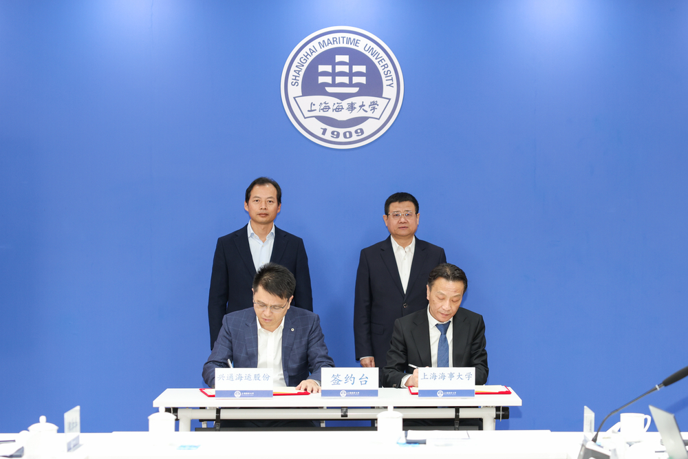 严伟与柯文理分别代表双方共同签署了合作协议