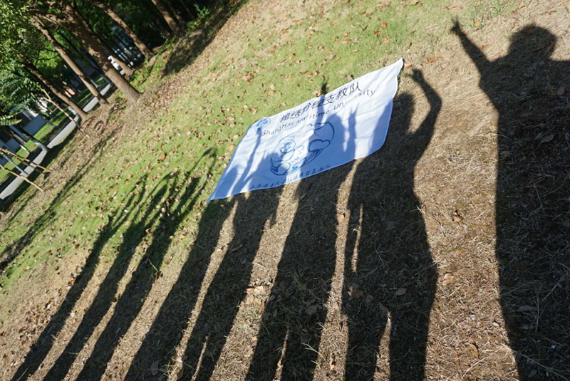 出发前在学校合影