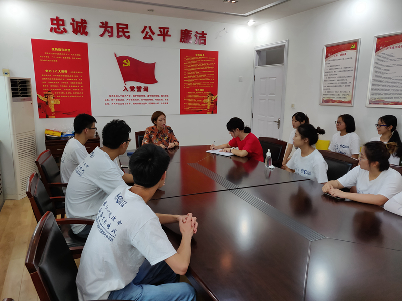 筑星队员们开会