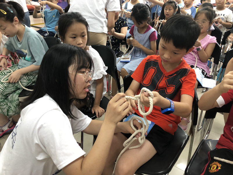 教小朋友打手结