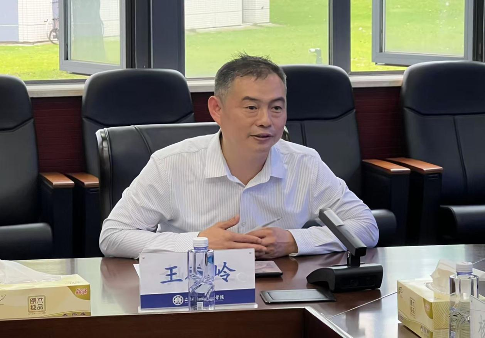 法学院党委书记王德岭致辞