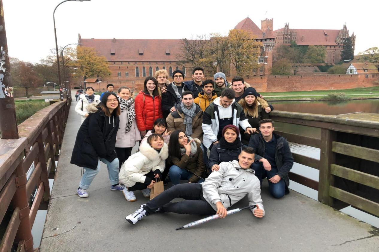 学校学生赴格丁尼亚海事大学交换学习