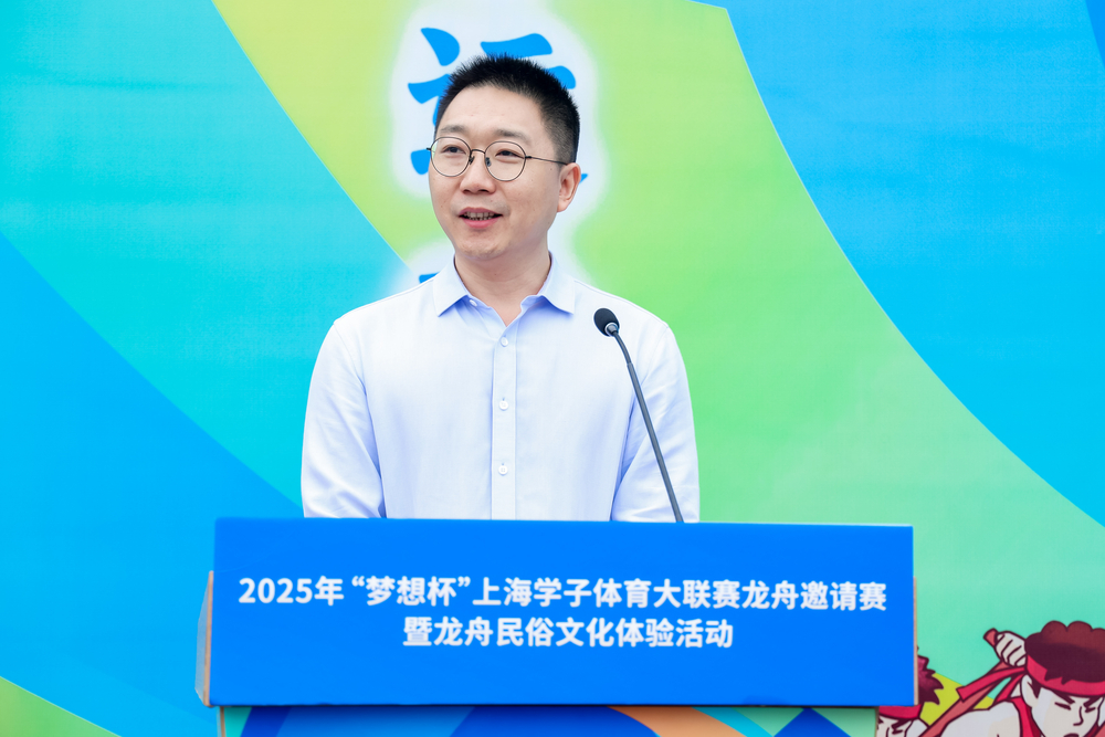 团市委副书记，市团校党委书记、校长王江宣布开幕