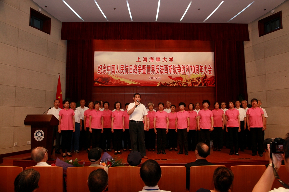 老教授合唱团表演