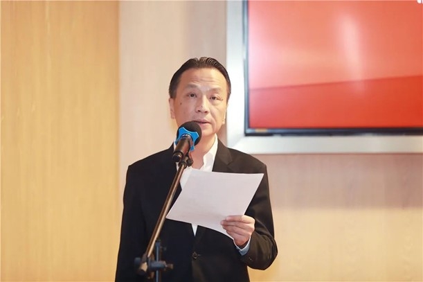 严伟副校长作交流发言