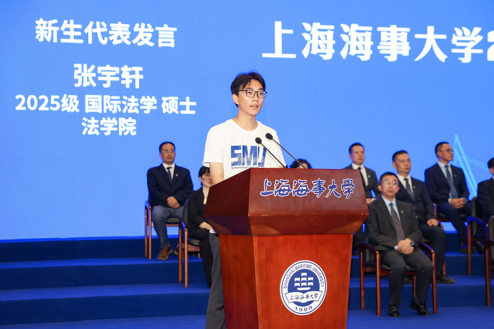 新生代表张宇轩发言