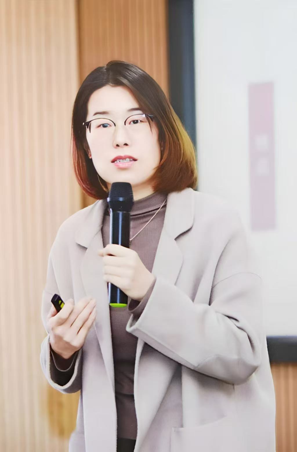 马克思主义学院教师张熙(思想政治理论课专项组特等奖获得者)