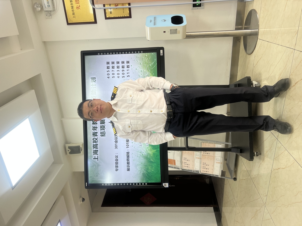 商船学院教师魏耀明(自然科学组二等奖获得者)