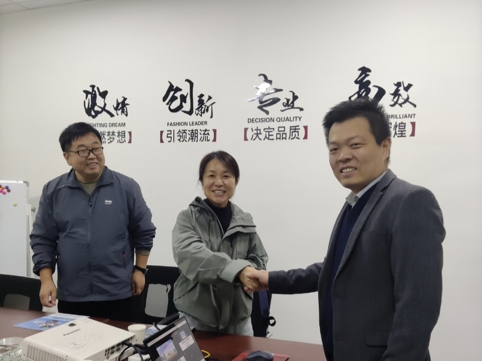 何敏参与高校交流访谈合影