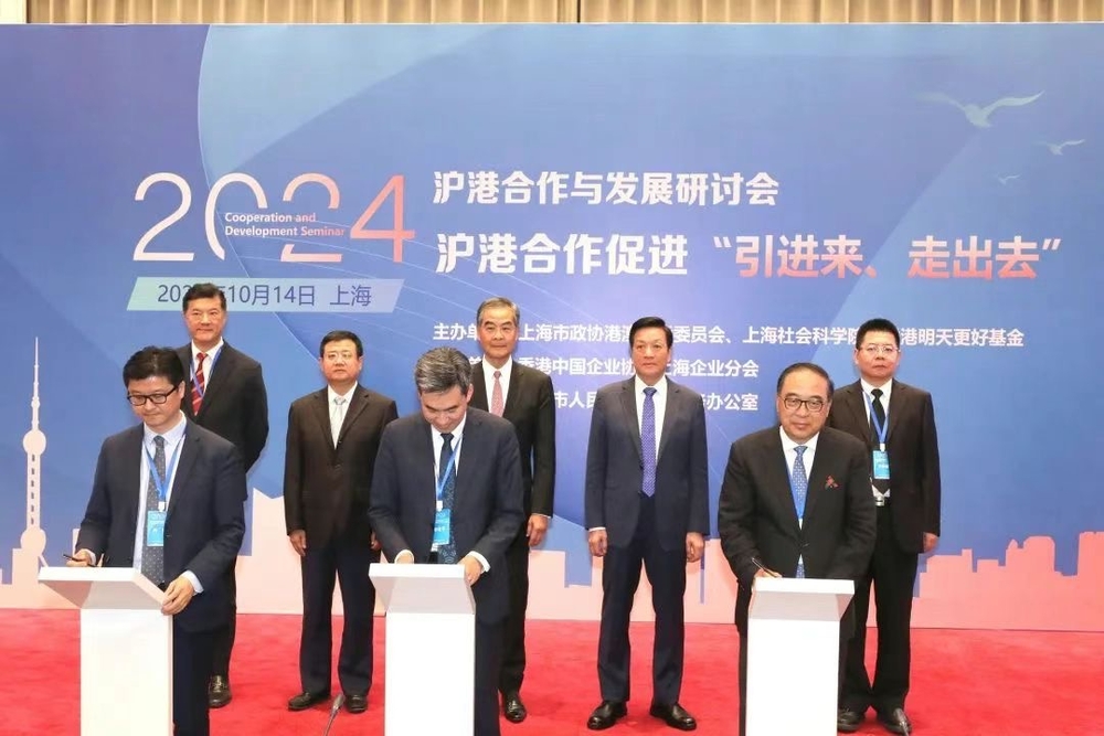 学校与香港航商总会、赤道基金有限公司签订战略合作协议