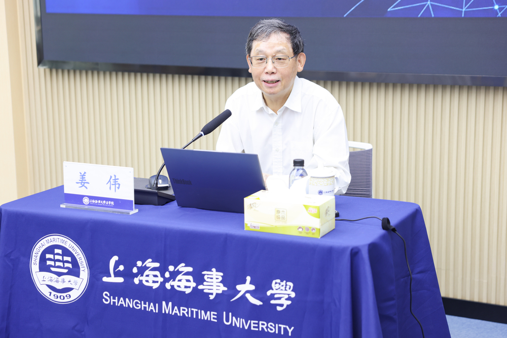  姜伟会长作讲座