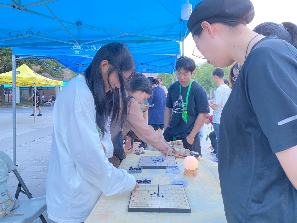 中秋游园会五子棋对弈