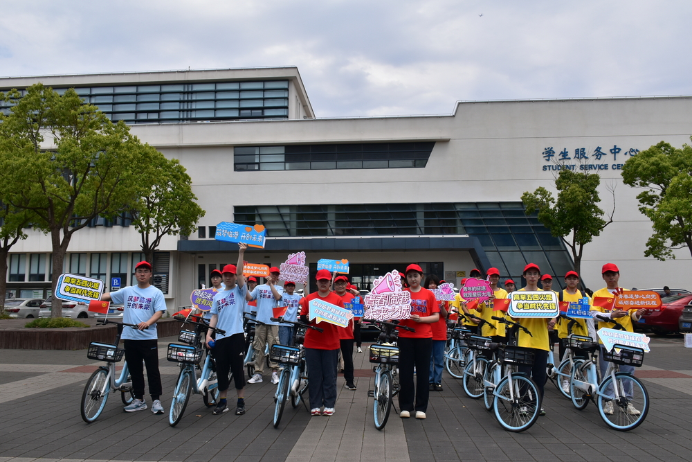 临港新片区寻访队伍合照