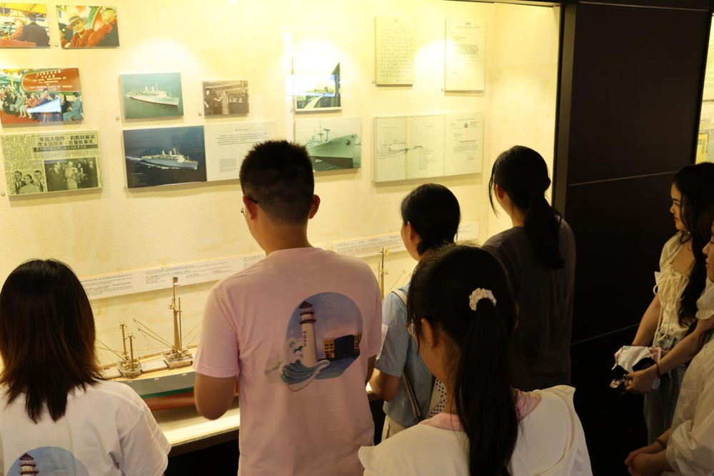 海韵青年实践队在董浩云航运博物馆参观