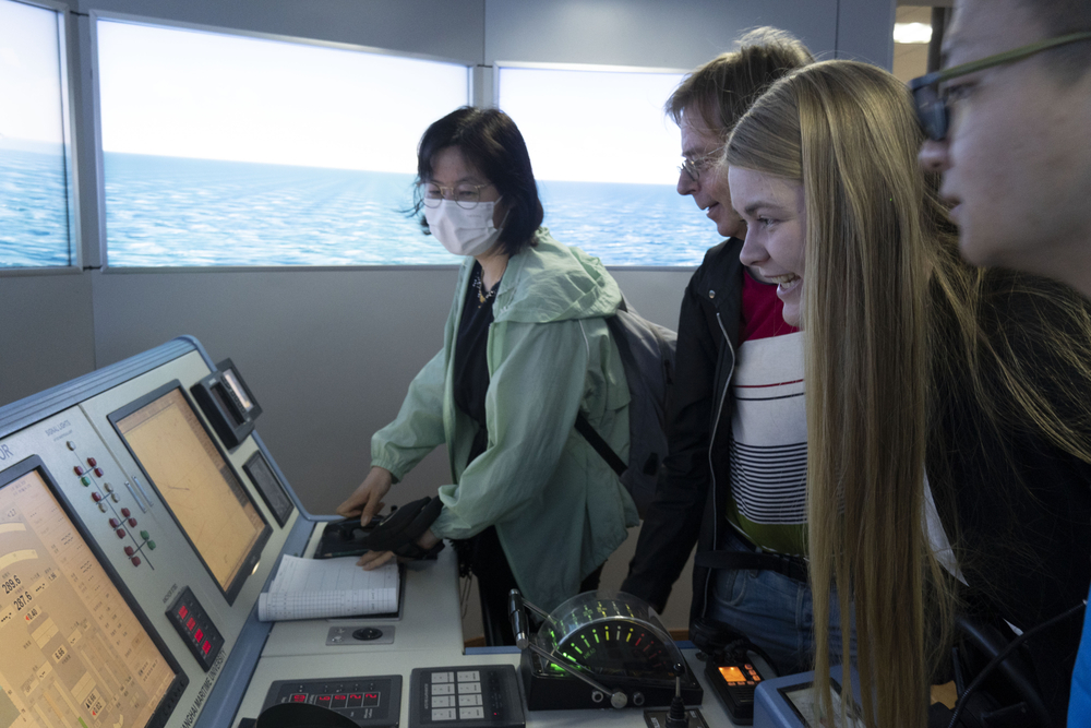 操作航海模拟器