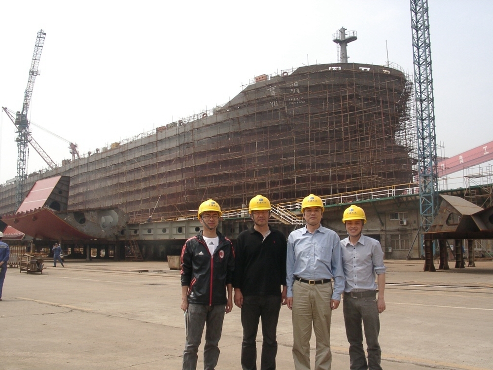 团队成员在“育明轮”上安装NetCMAS系统