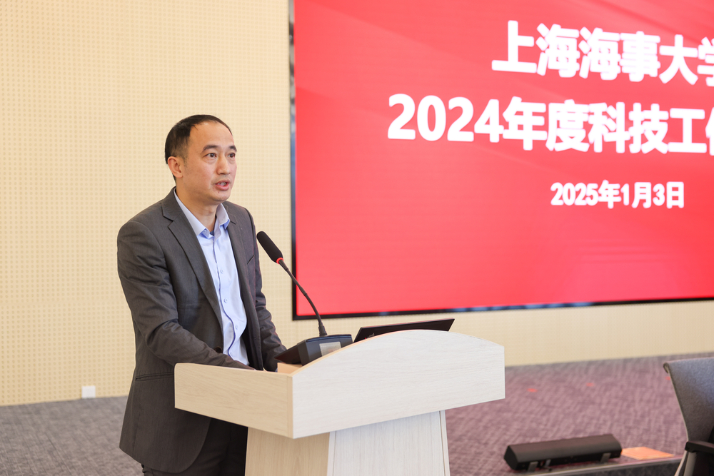 教师代表海洋科学与工程学院熊志鑫交流发言