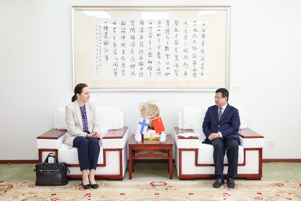 宋宝儒书记与马里卡·阿霍拉副总裁会谈