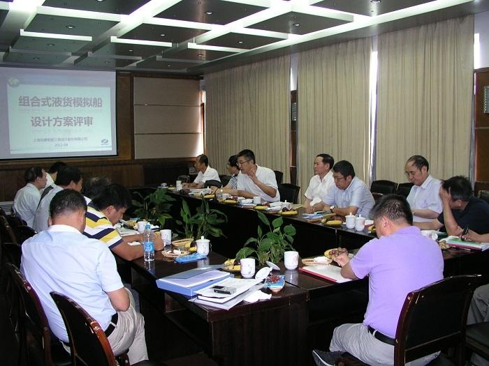 2012年8月，学校召开设计方案评审会