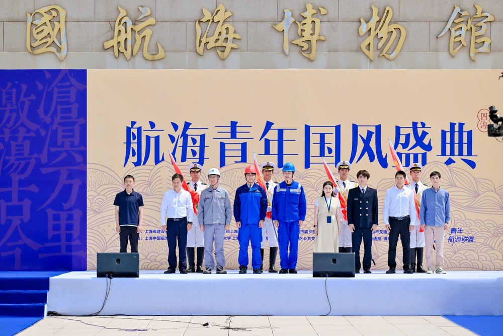 “古船模非遗技艺传承”青年突击队接受授旗