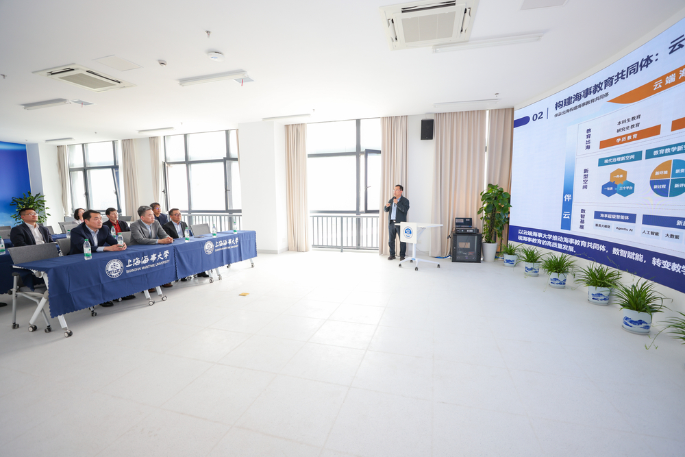 参观海洋法治数据基座研发中心