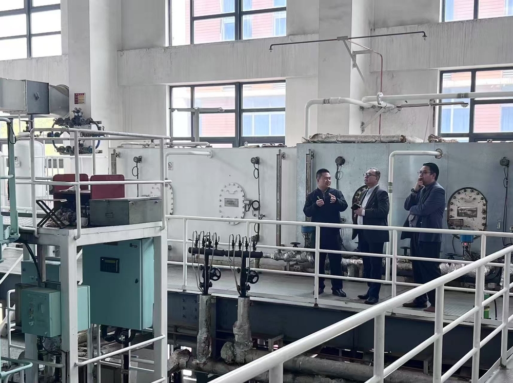 参观学校自动化机舱