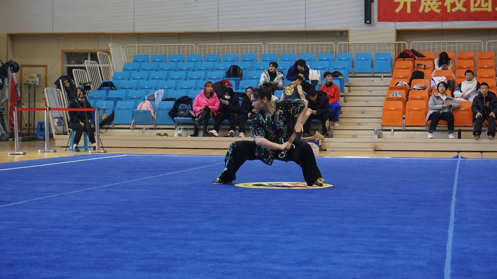 女子南刀： 柴言