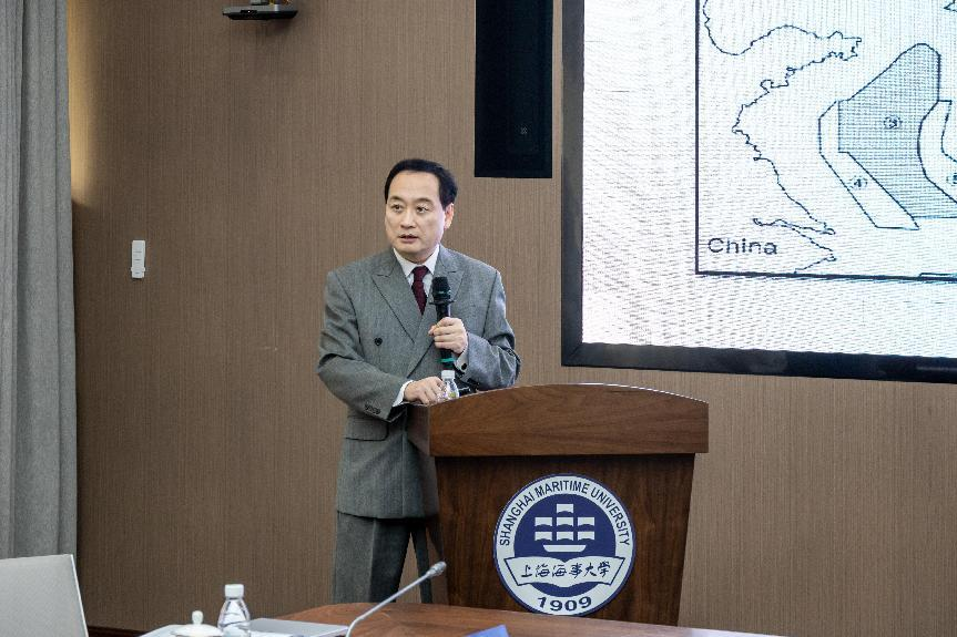 韩国李俊国际法研究院院长、东国大学国际法教授李庸中（Yong Joong Lee）作题为“日本海共同渔区法律地位”的报告