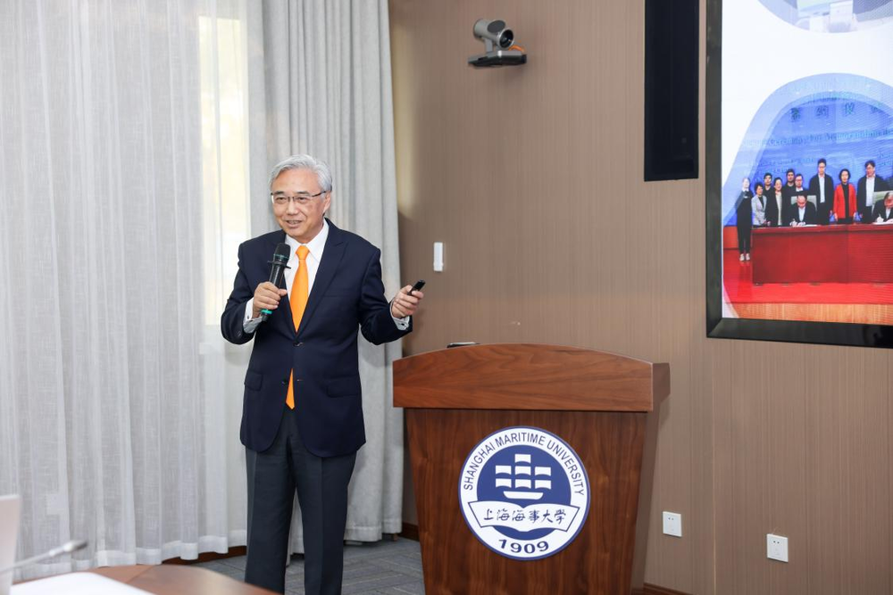 前驻日公使、全国日本经济学会副会长宋耀明作题为“中日韩三国海洋合作之思考”的报告