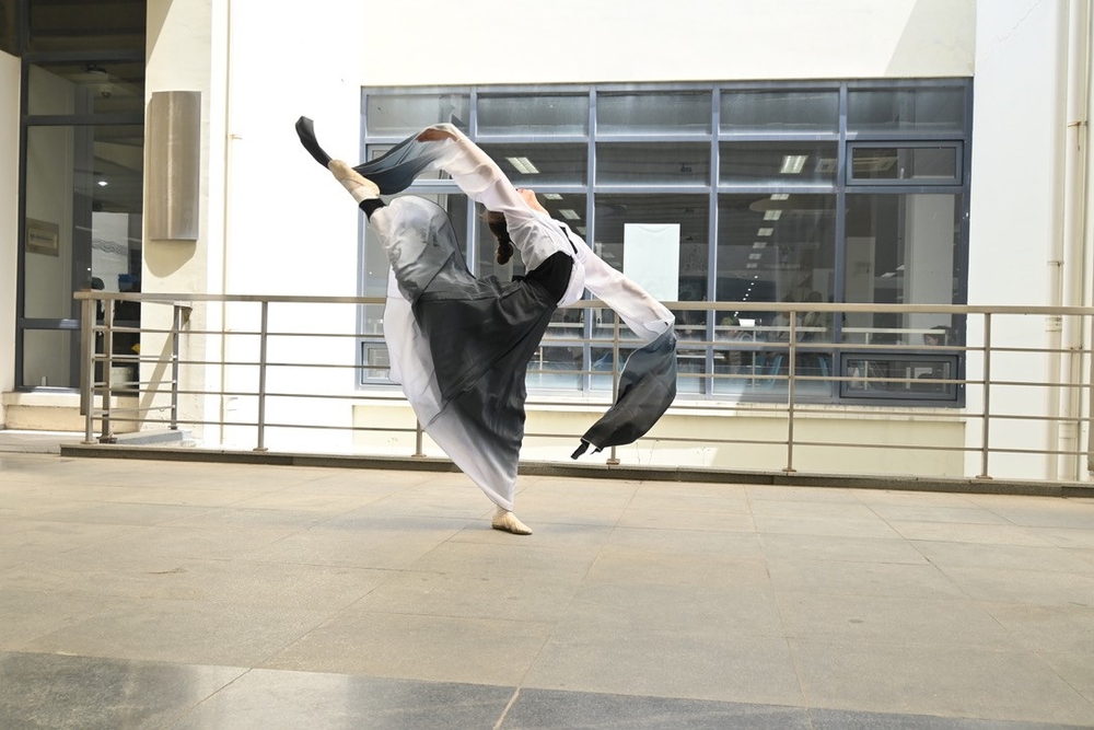 舞蹈《梦回大唐舞蹈》 “风吹仙袂飘飖举，犹似霓裳羽衣舞” 