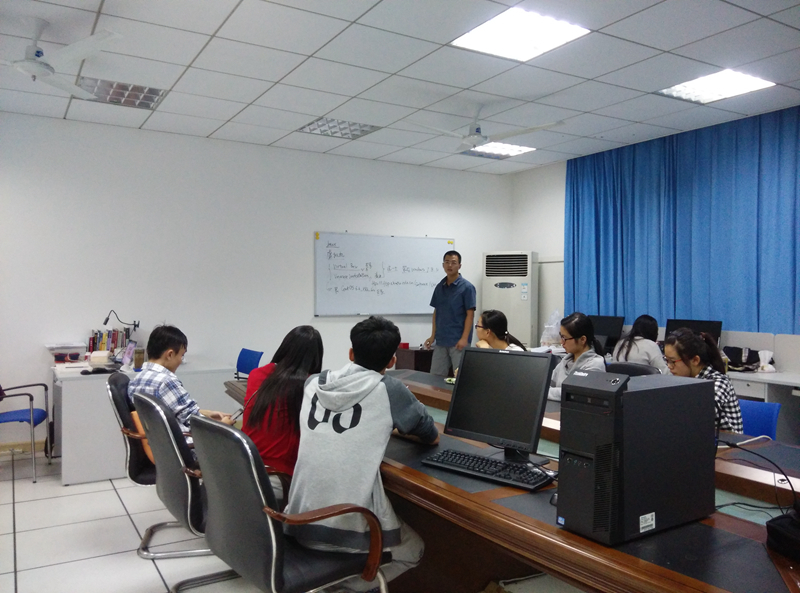 和同学们在一起