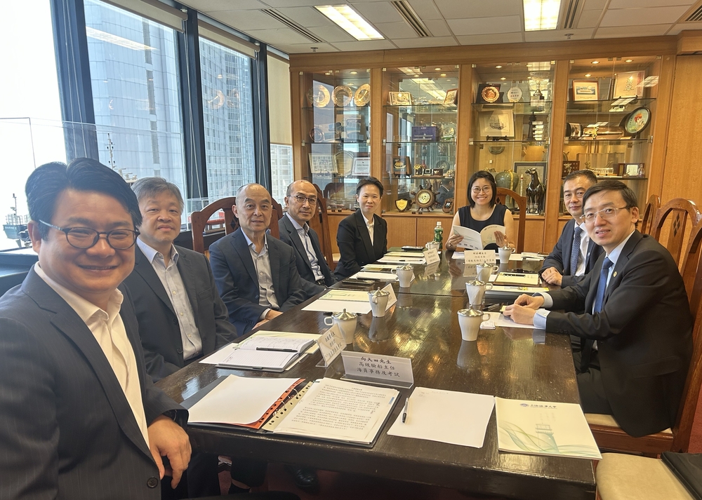 与香港特别行政区政府运输及物流局、香港特别行政区海事处人员交流