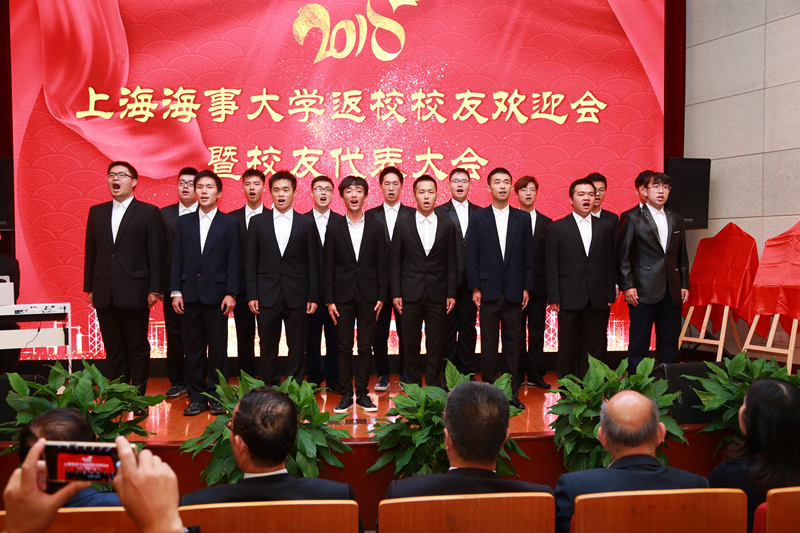 学生合唱团献唱吴淞商船专科学校校歌《淞水潆佪》