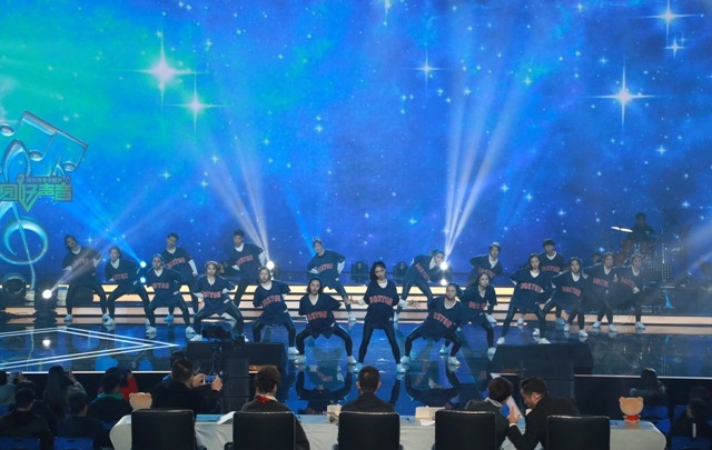 海事大学啦啦操队表演节目