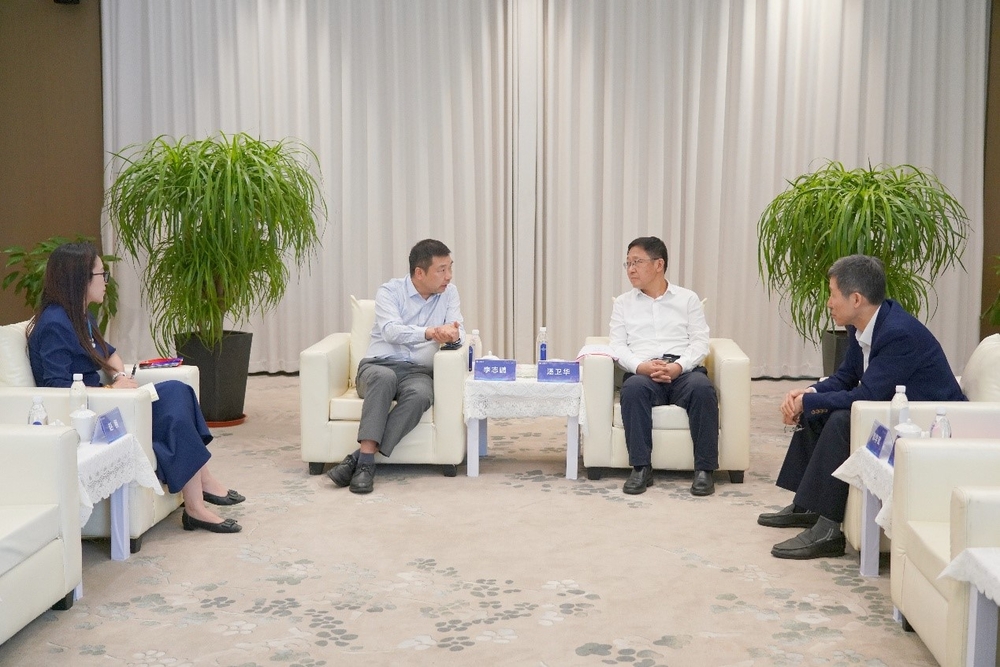 与扬州市副市长汤卫华座谈交流