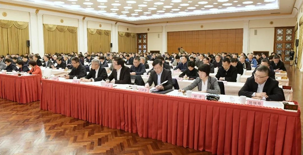 会议现场（第一排右四为殷明教授）